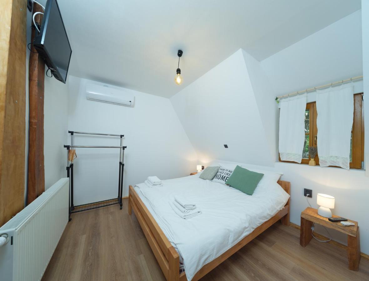Yeti Cabin Плитвица Село Екстериор снимка